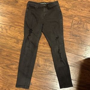 Sz 8/29R Universal Thread Distressed High Rise Skinny Jean- Black in Color